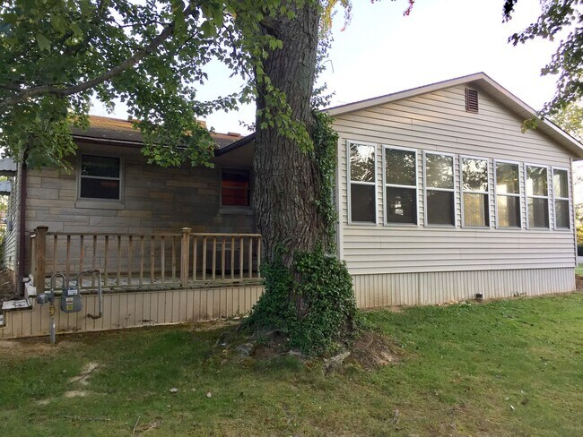 Building Photo - 141 N Overhill Dr