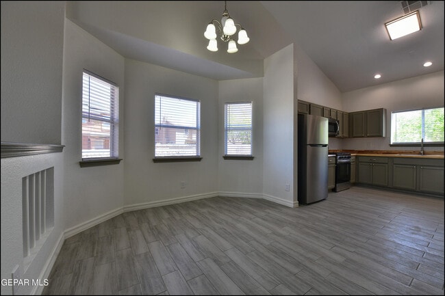 Building Photo - 672 Sequeiros Ct
