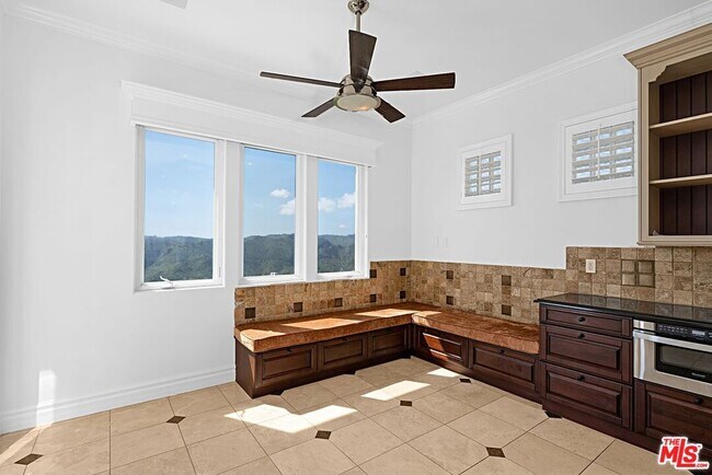 Building Photo - 16646 Cll Brittany