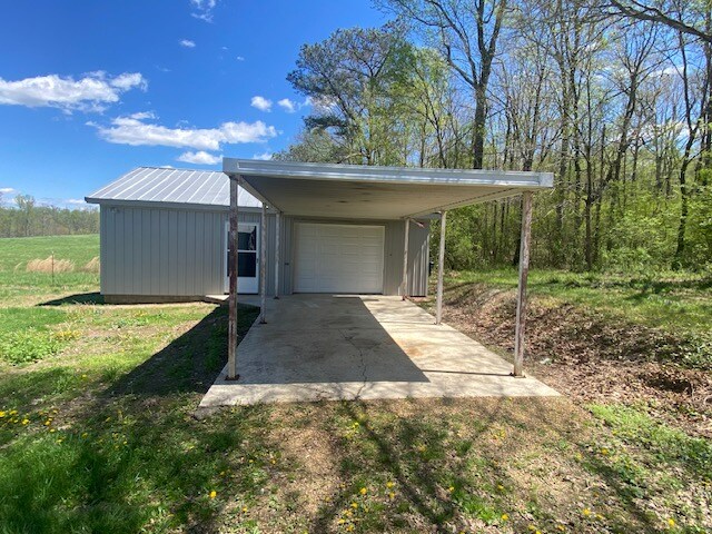 Building Photo - 588 Alexander Rd