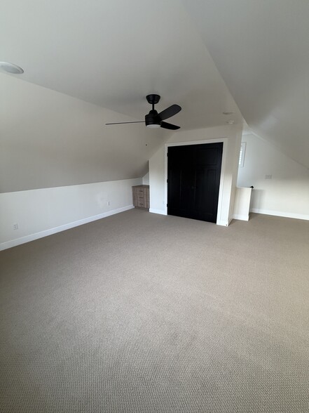 Building Photo - 1758 Point Dr