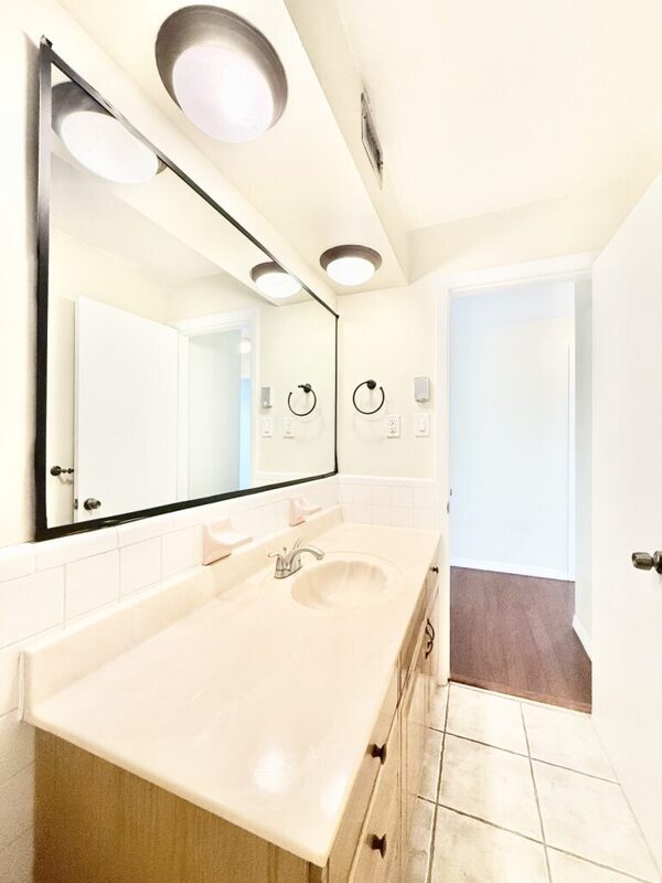 Building Photo - 13788 Montego Dr