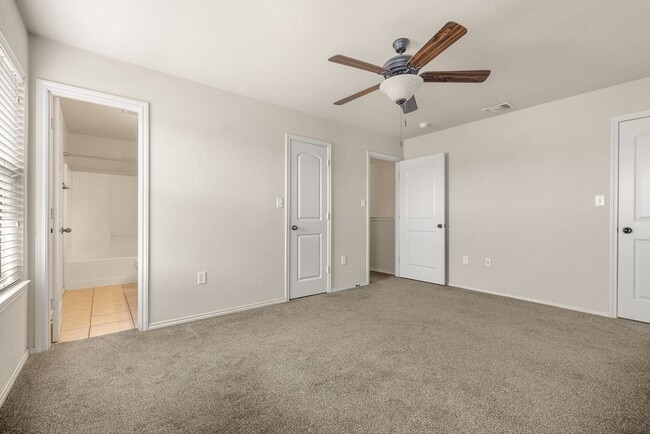 Building Photo - 566 Creekside Cir