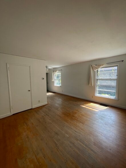 Building Photo - 846 23rd Ave SE