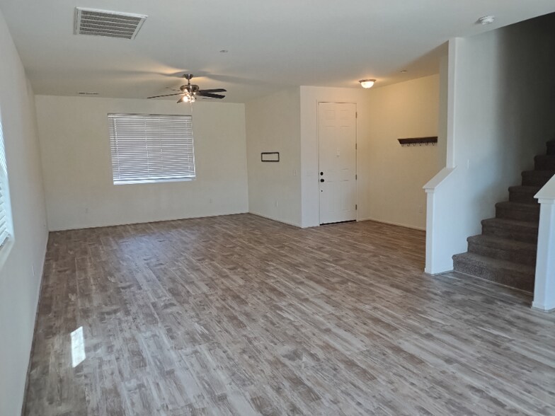 Building Photo - 1373 Manor Ave