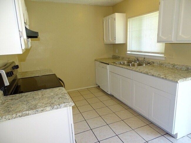 Building Photo - 9122 Ocean Gate St