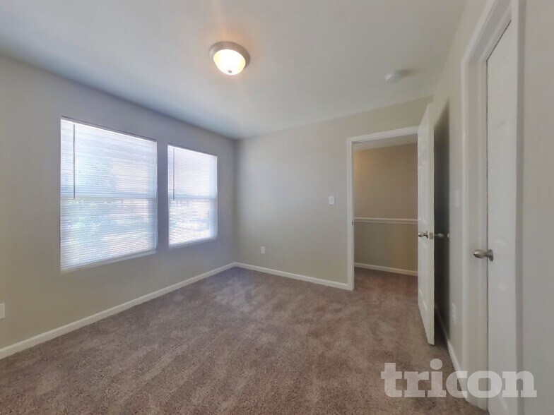 Building Photo - 2911 Wolfgang Way