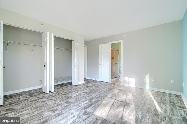 Building Photo - 201 Star Pointe Ct