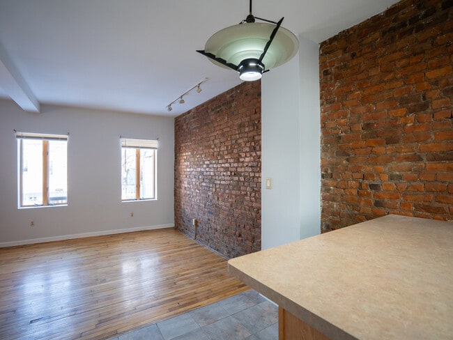 Building Photo - 335 Hudson Ave