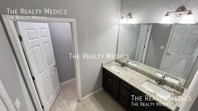 Building Photo - 1342 Defender St NW