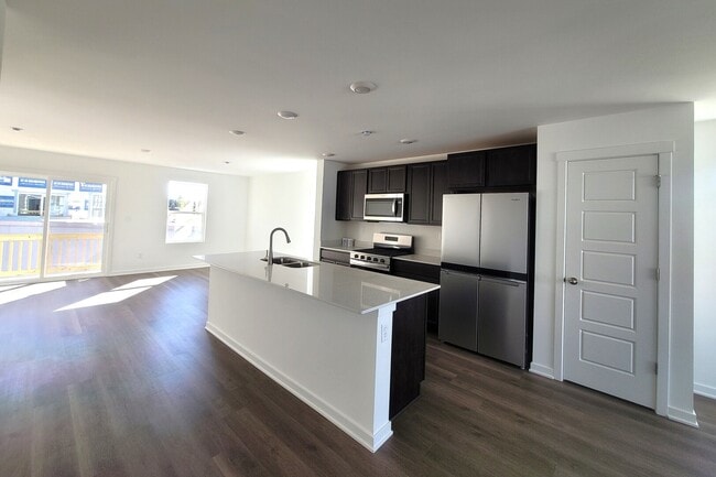 Building Photo - 6550 Linden Trl