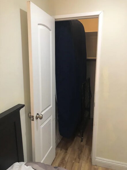 Building Photo - 245 W Elm Ave