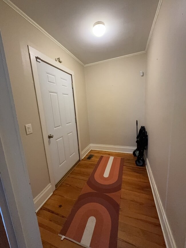 Building Photo - 2 bedroom 2 bathroom