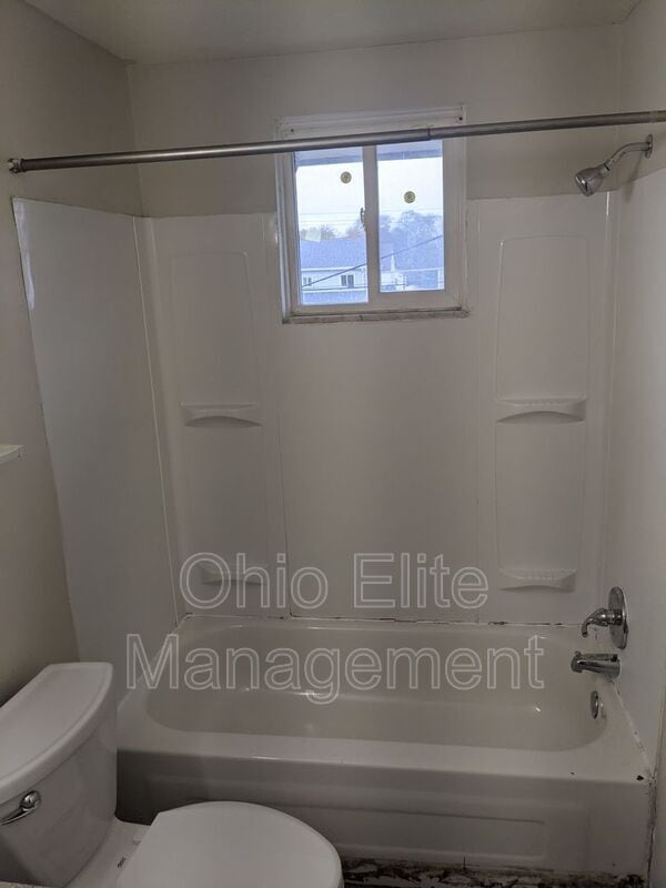 Building Photo - 429 Barnett Rd