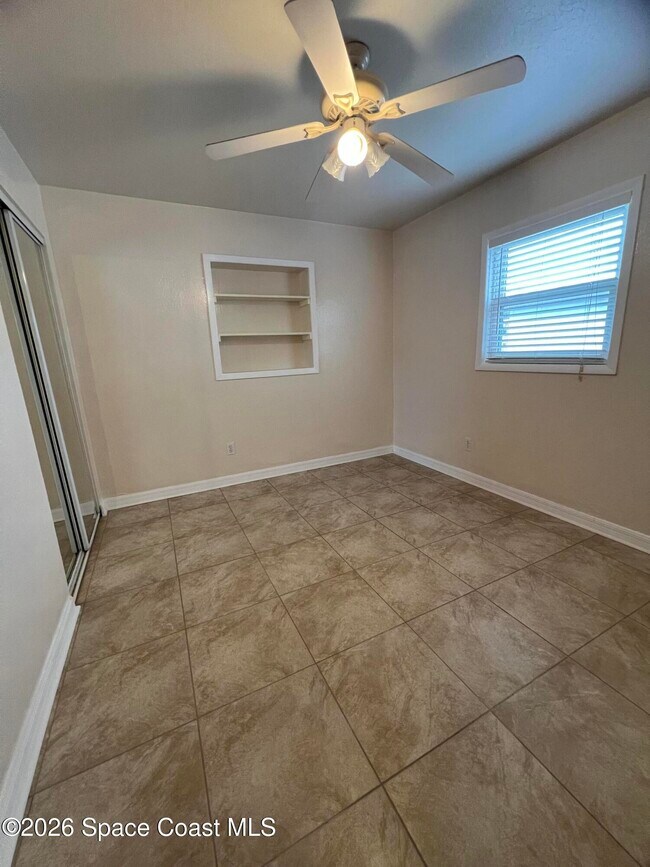 Building Photo - 304 Crown Blvd