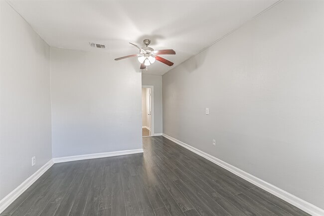 Building Photo - 510 S Utah St