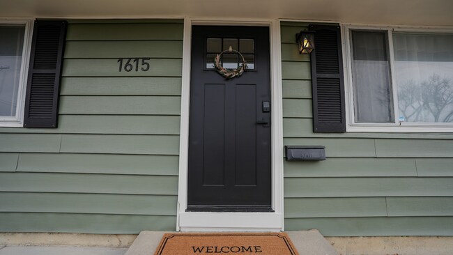 Building Photo - Fully Furnished 3BR | Renovated | All Utilities Included | Ideal for 30+ Day Stays