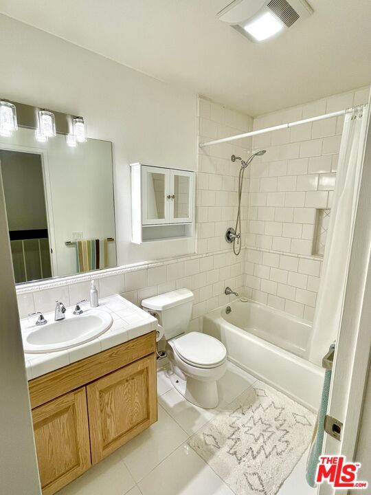 Building Photo - 271 S Ventura Rd