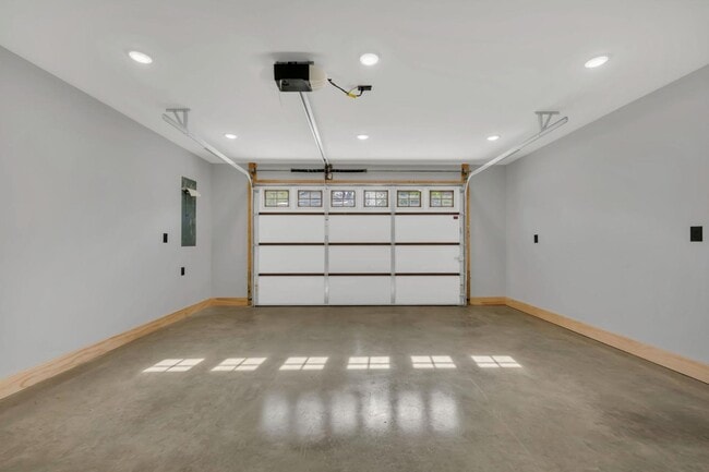 Building Photo - 110 Hooper Dr