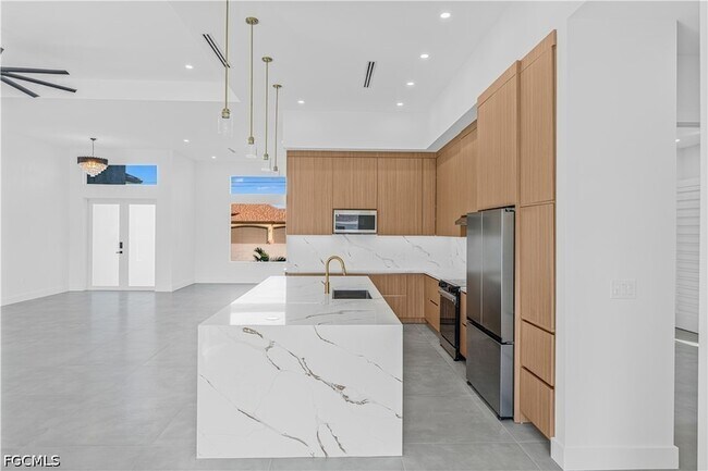 Building Photo - 512 NW 35th Pl