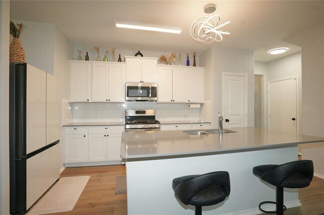 Building Photo - 8014 Purple Aster Pass