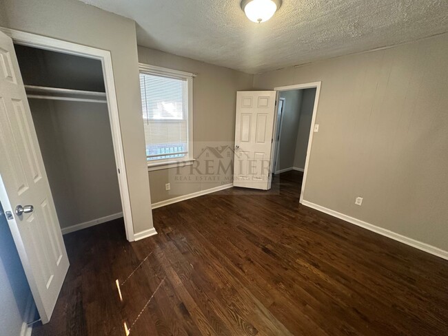 Building Photo - 3 bedroom / 1 bath home for rent -5519 Lydia KC MO- rent 999 - FALL MOVE IN SPECIAL $200 OFF FIRS...