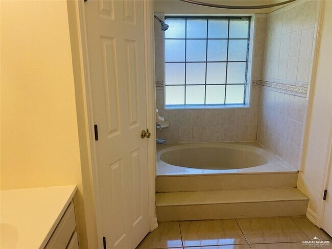 Building Photo - 15 San Gerardo St