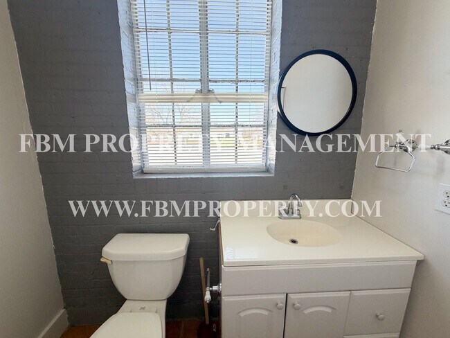 Building Photo - 1300 W Main St