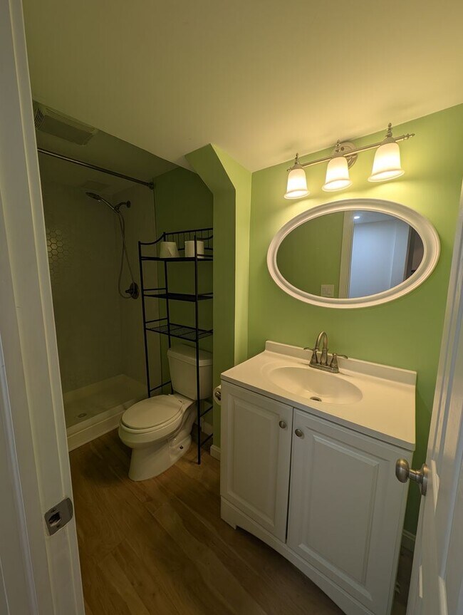 Building Photo - Lovely 4BR/3BA single family home with att...