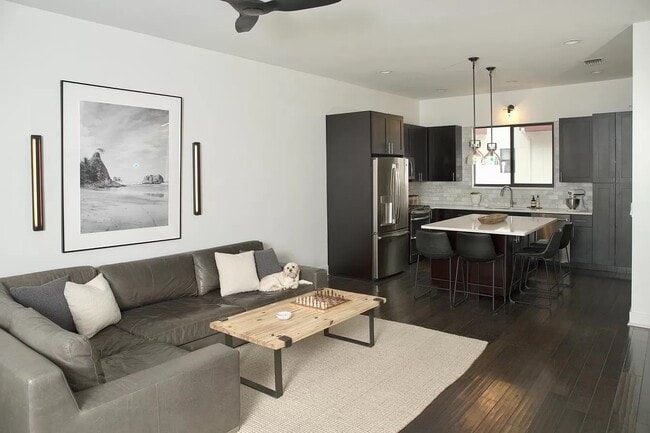 Building Photo - 814 2nd Ave N