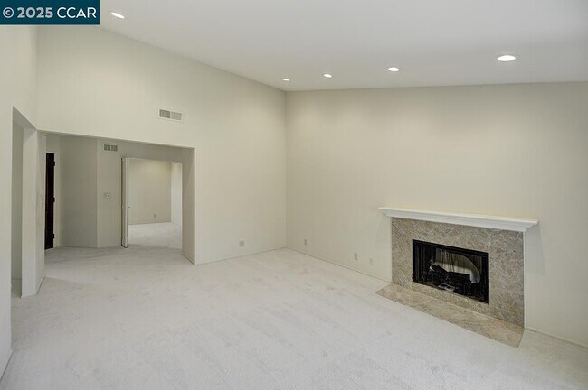 Building Photo - 3377 Rossmoor Pkwy