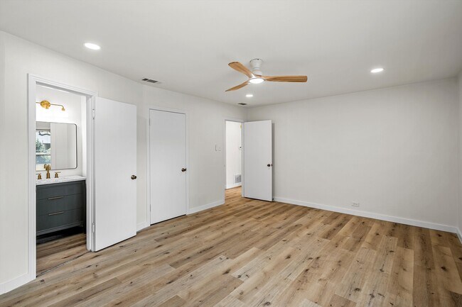 Building Photo - 3804 Erath Ave