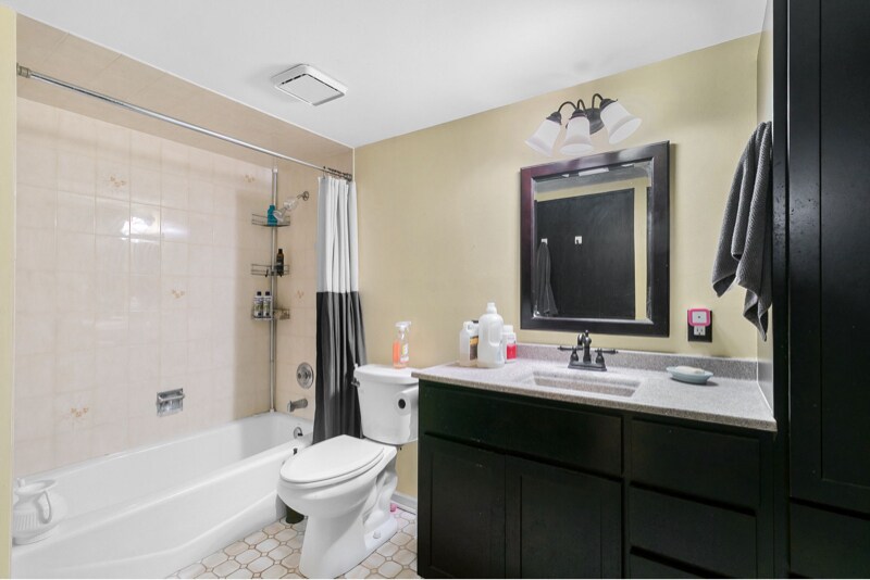 Building Photo - 11045 Theresa Cir