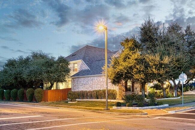 Building Photo - 1800 Bluffwood Pl