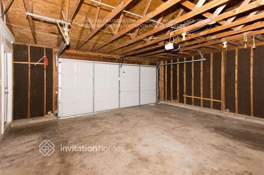 Building Photo - 953 Surrey Ct