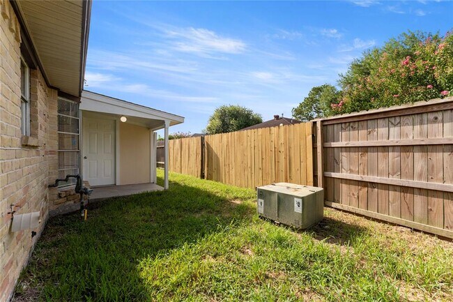 Building Photo - 1410 PI Cir