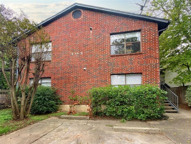Building Photo - 404 Kenniston Dr