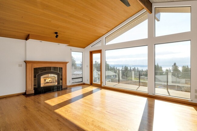 Building Photo - CLICK "REQUEST A TOUR" NOW!