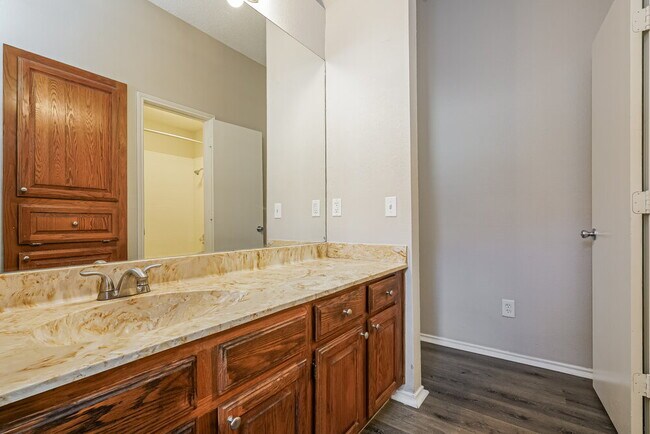 Building Photo - 7401 Meadow Creek Dr