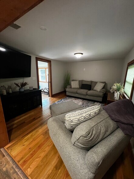 Building Photo - 8655 Coopertown Rd