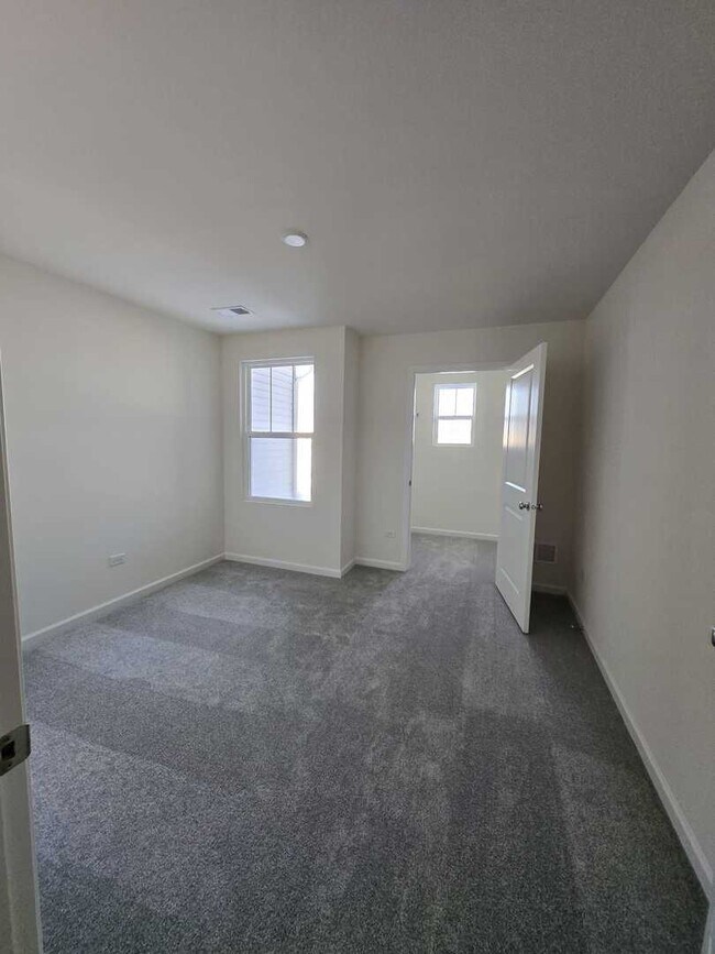 Building Photo - 2223 Ryegrass Ln