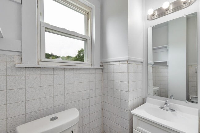 Building Photo - 2 Bed Home with Large Yard & Covered Porch – $1,295/mo
