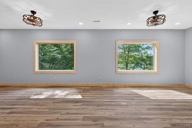 Building Photo - 308 Acres Ct