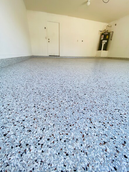 Building Photo - 743 E Wolf Hollow Dr