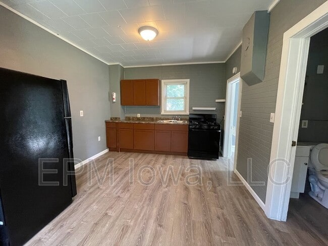 Building Photo - 1148 Columbia St