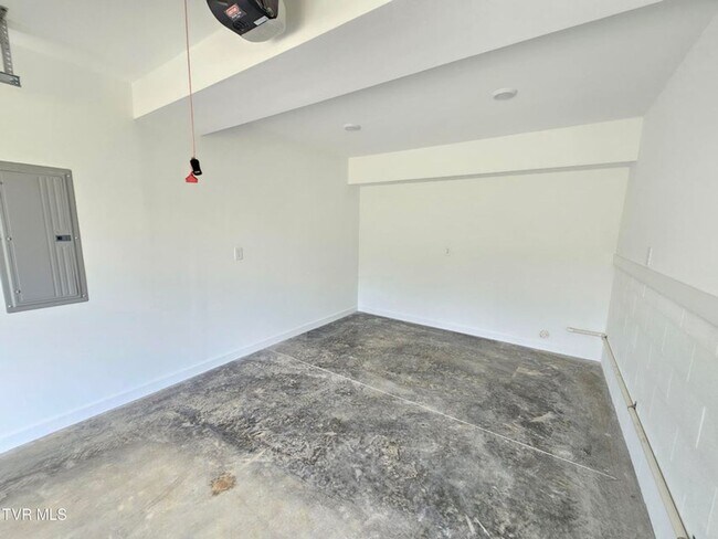 Building Photo - 1412 Indian Ridge Rd