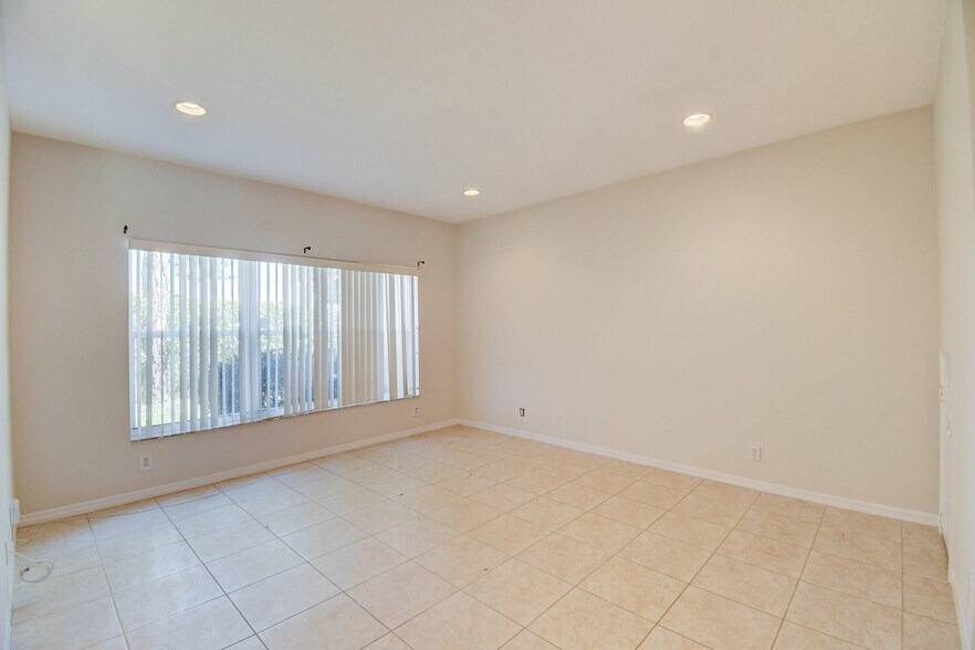 Building Photo - 6414 Park Lake Cir