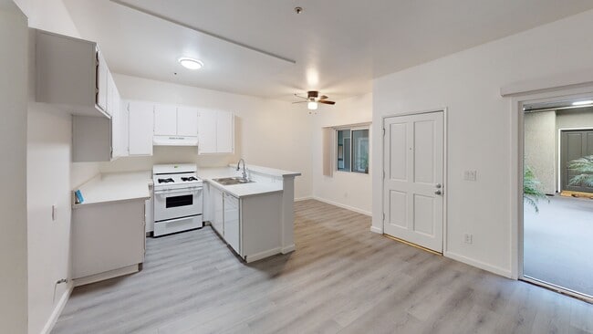 Living room - Highland Villa Apartments