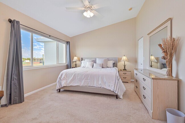 Building Photo - NOW AVAILABLE - Cozy Townhome w/ 1 Car Garage in Fort Myers!