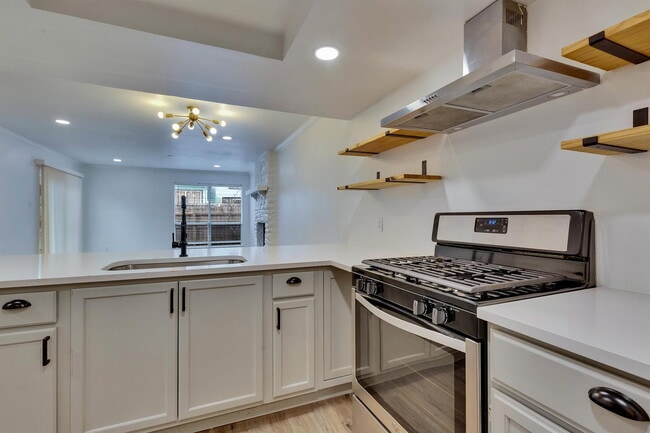 Building Photo - 6910 Lovely Ln